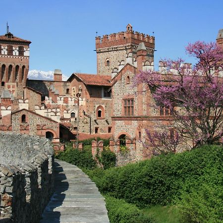 Hotel Castello Di Pavone Pavone Canavese Exterior foto